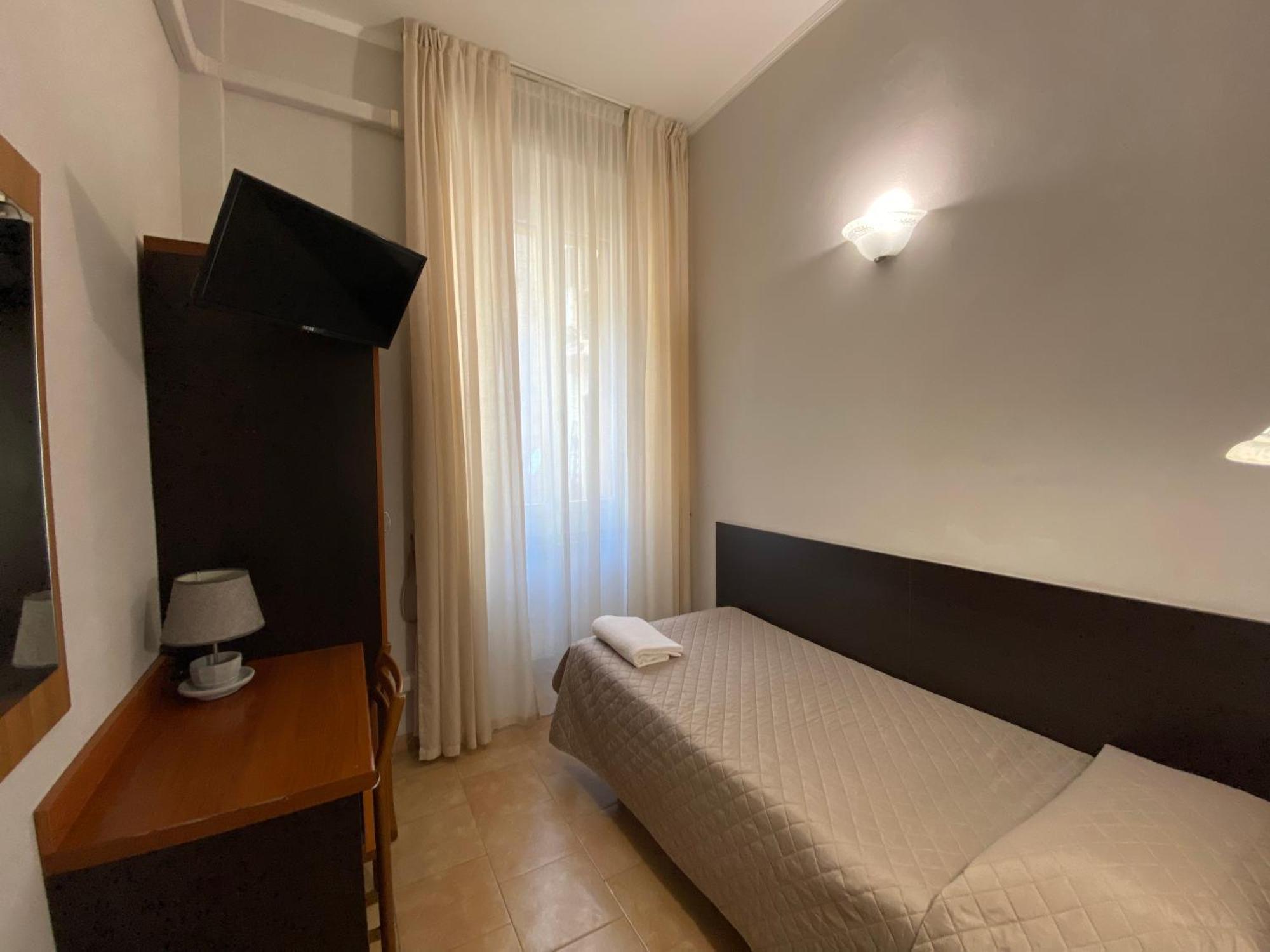 Hotel Atena Милан Экстерьер фото