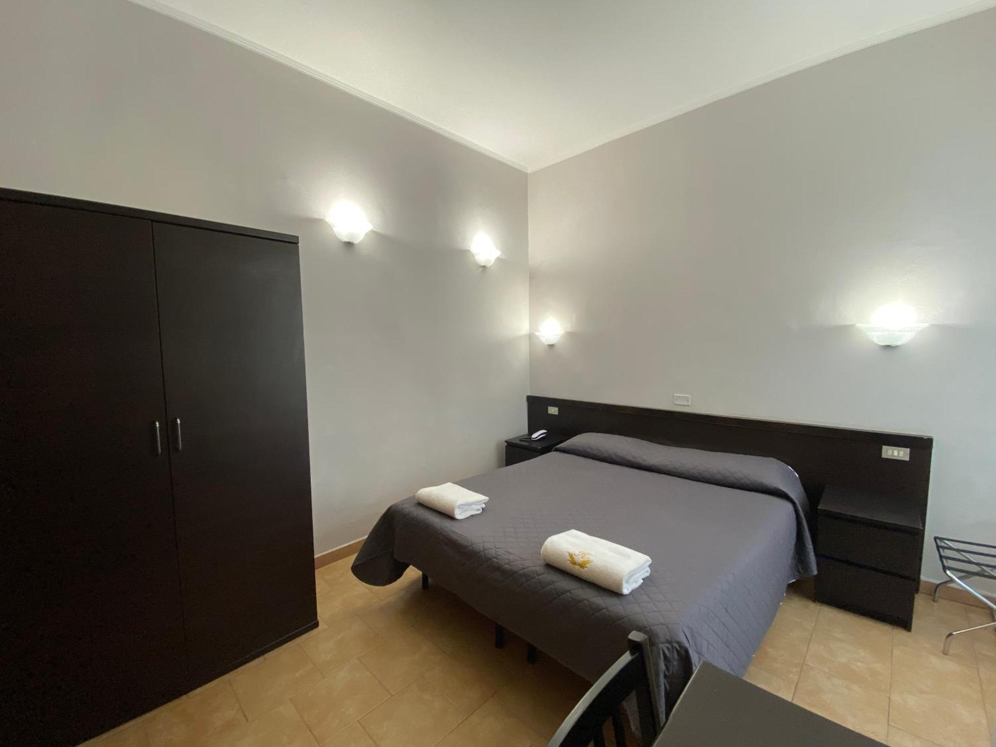 Hotel Atena Милан Экстерьер фото